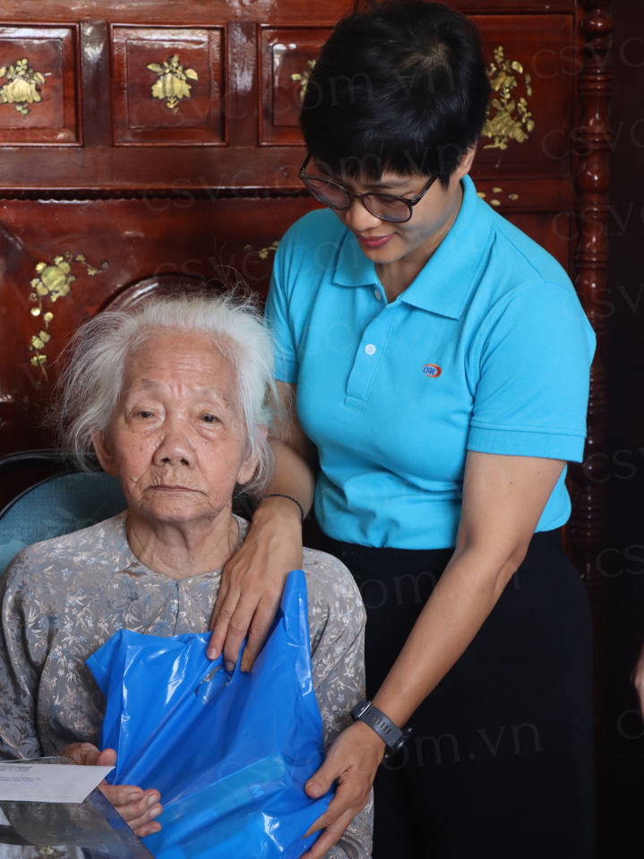 FREE MEDICAL EXAMINATION, MEDICINE AND GIFTS FOR VIETNAMESE HEROIC MOTHERS, RELATIVES & FAMILIES OF MARTYRS OF CHAU DUC DISTRICT